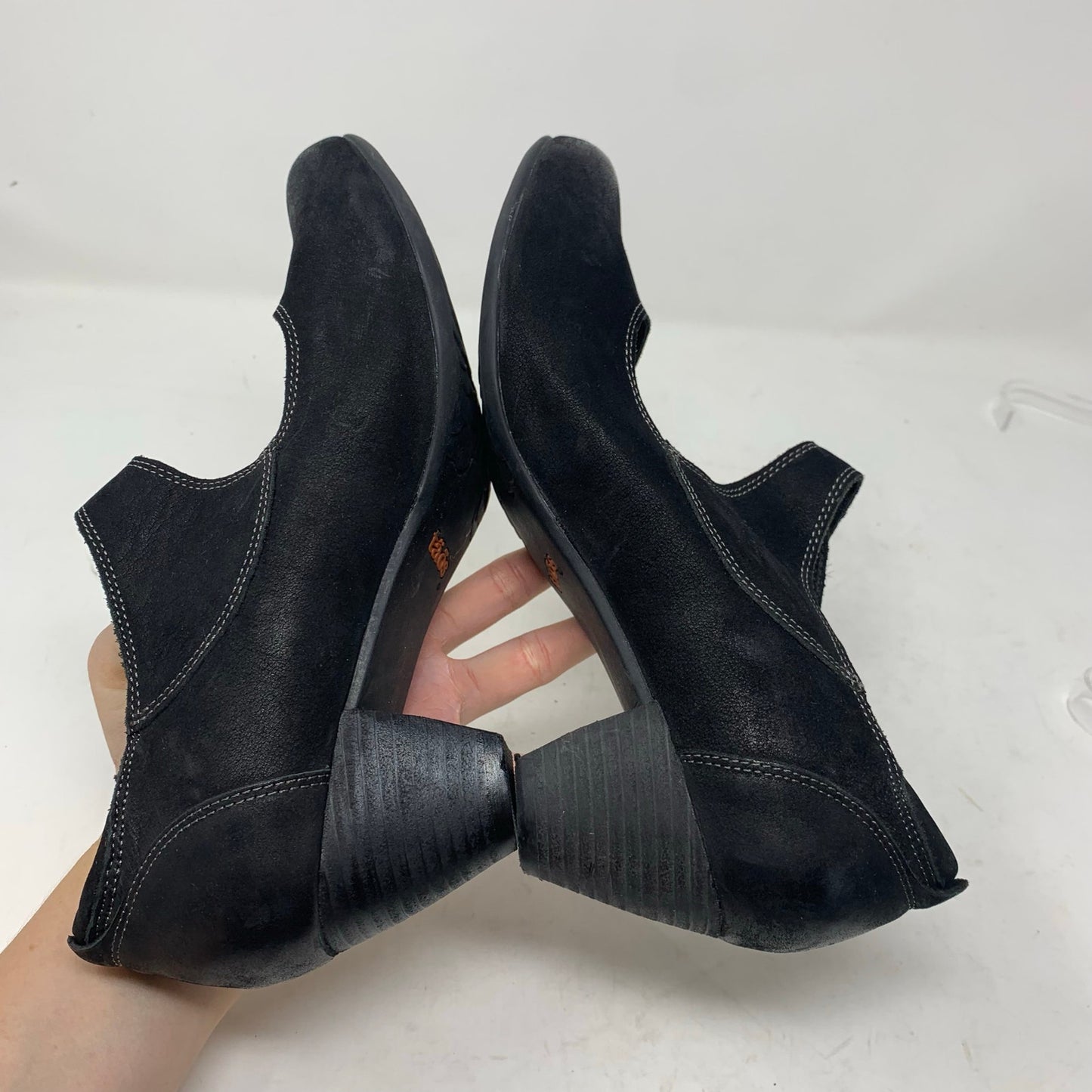 Taos Studio Black Oiled Leather Mary Jane Pump Mid Heel Classic Size 7.5