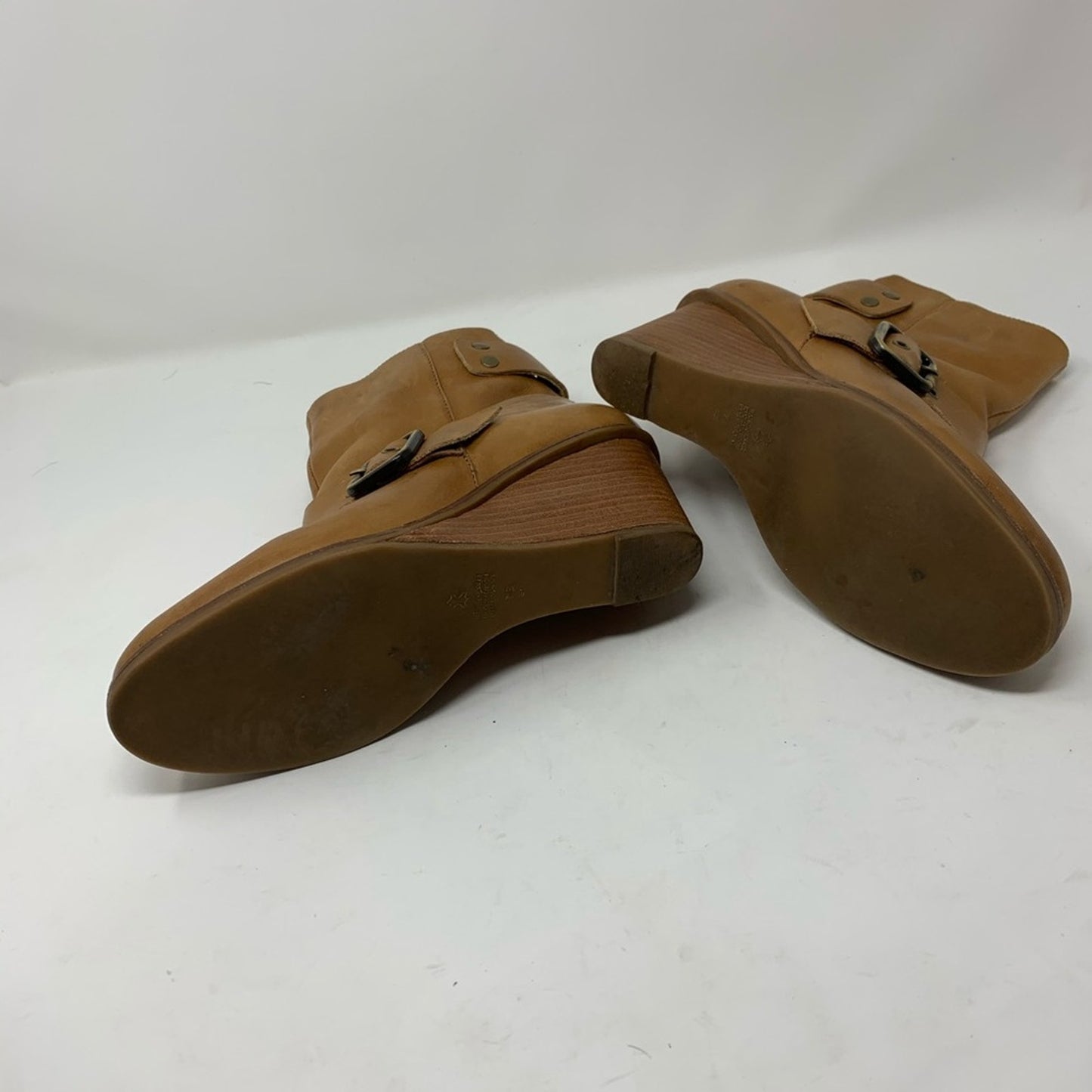 ARRICCI Tan Leather Wedge Heel Ankle Booties 7