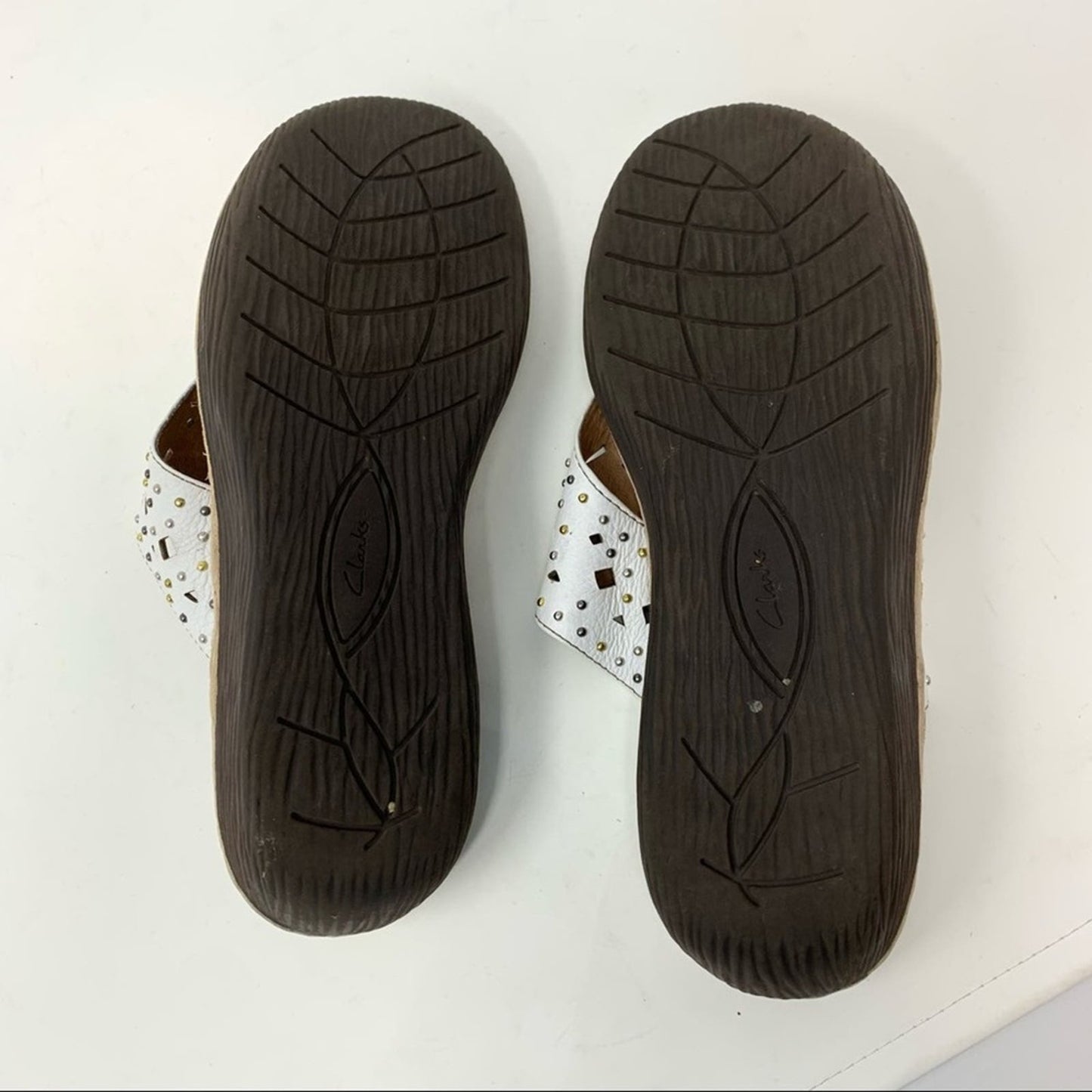 Clarks White Leather Studded Perforated Thong Sandal Flip Flop size 11