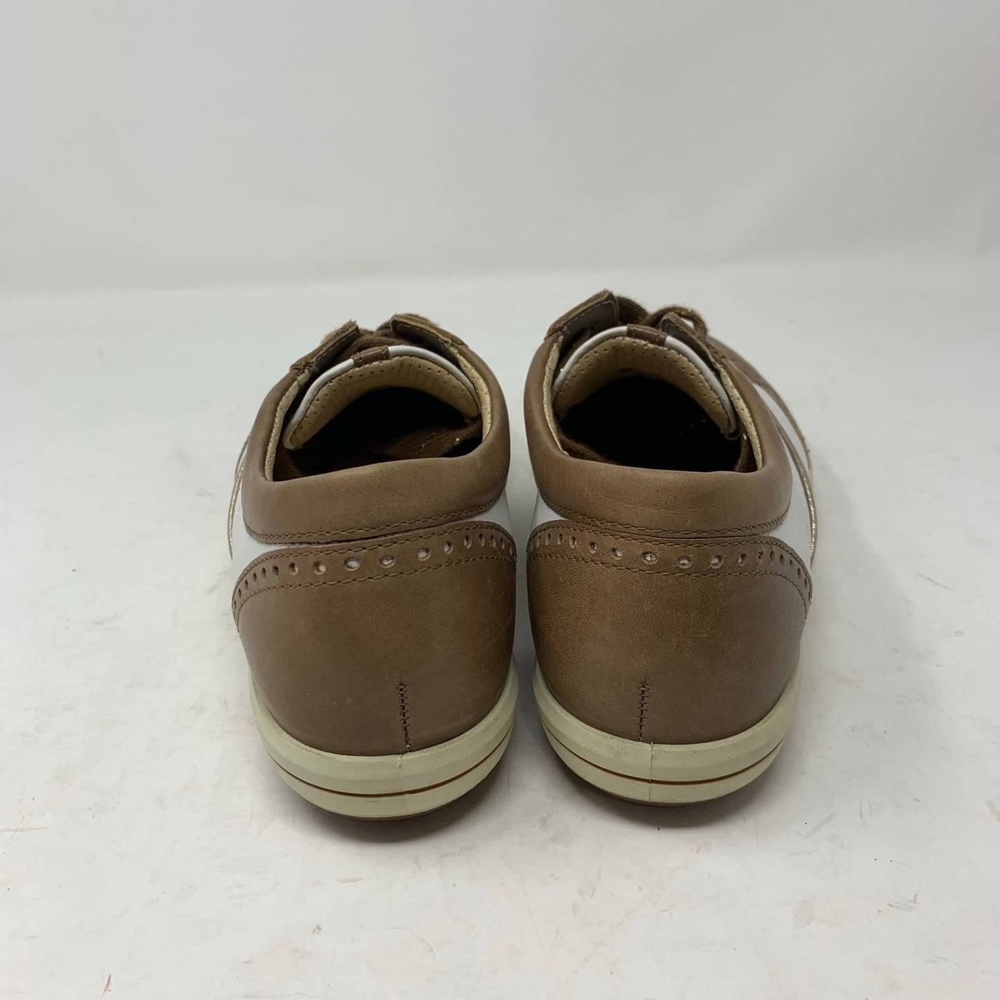 Ecco Hydromax Spikeless Golf Shoes Oxford Wingtip 7.5 EU 38 Tan White Leather