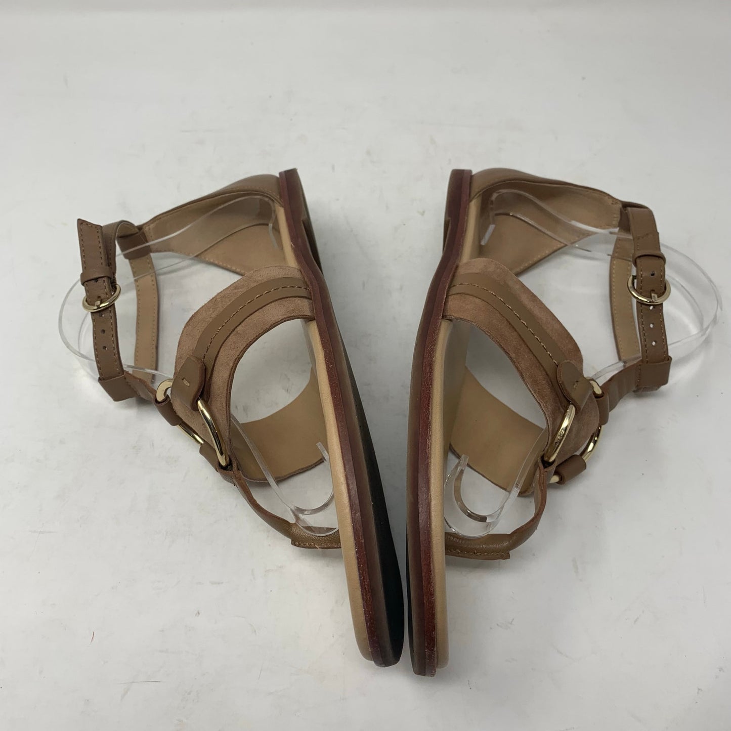 Gibson Latimer Jaylee Circle Ornament Sandal Size 8 Tan Sheep Leather Gold Ring