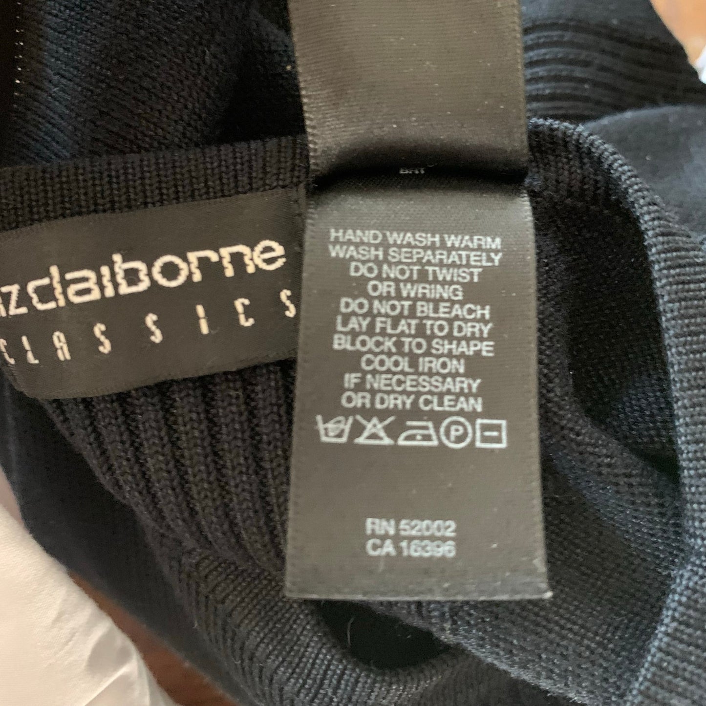 Liz Claiborne Classics Size XL 100% Silk Black Short Sleeve Knit Top Blouse