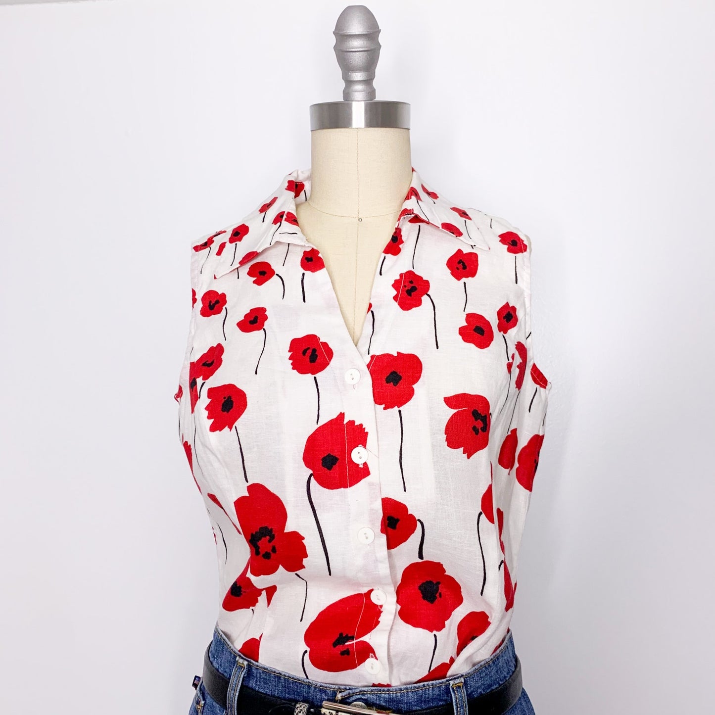 Tweeds Size S 100% Linen Red Black White Poppy Print Sleeveless Button Up Blouse