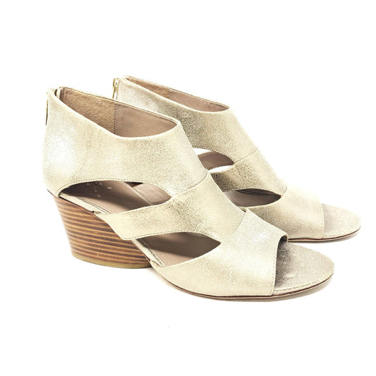 Donald Pliner Size 9 N Jenkin Gold Metallic Leather Wedge Sandal Back Zip Cutout