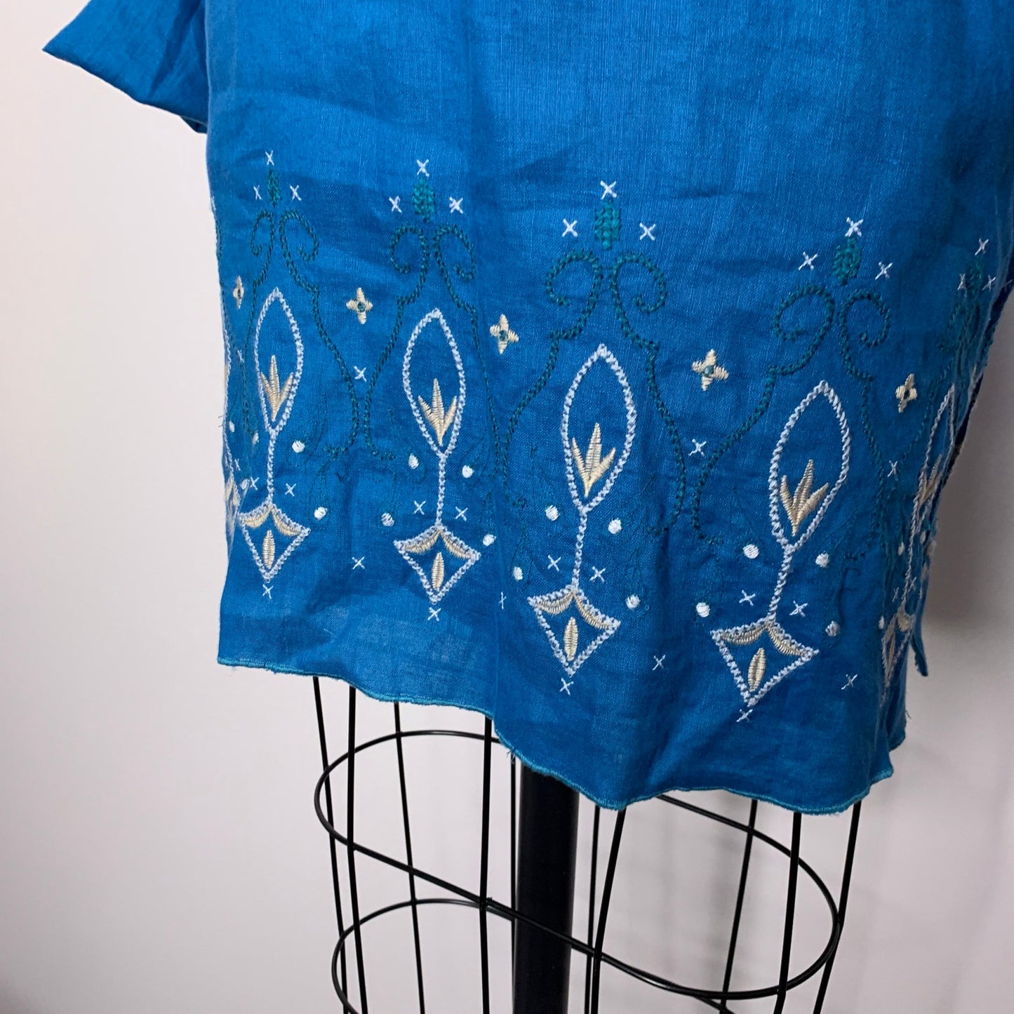Dana Buchman Size 12 100% Linen Tunic Top Embroidered Teal Blue Long Sleeve
