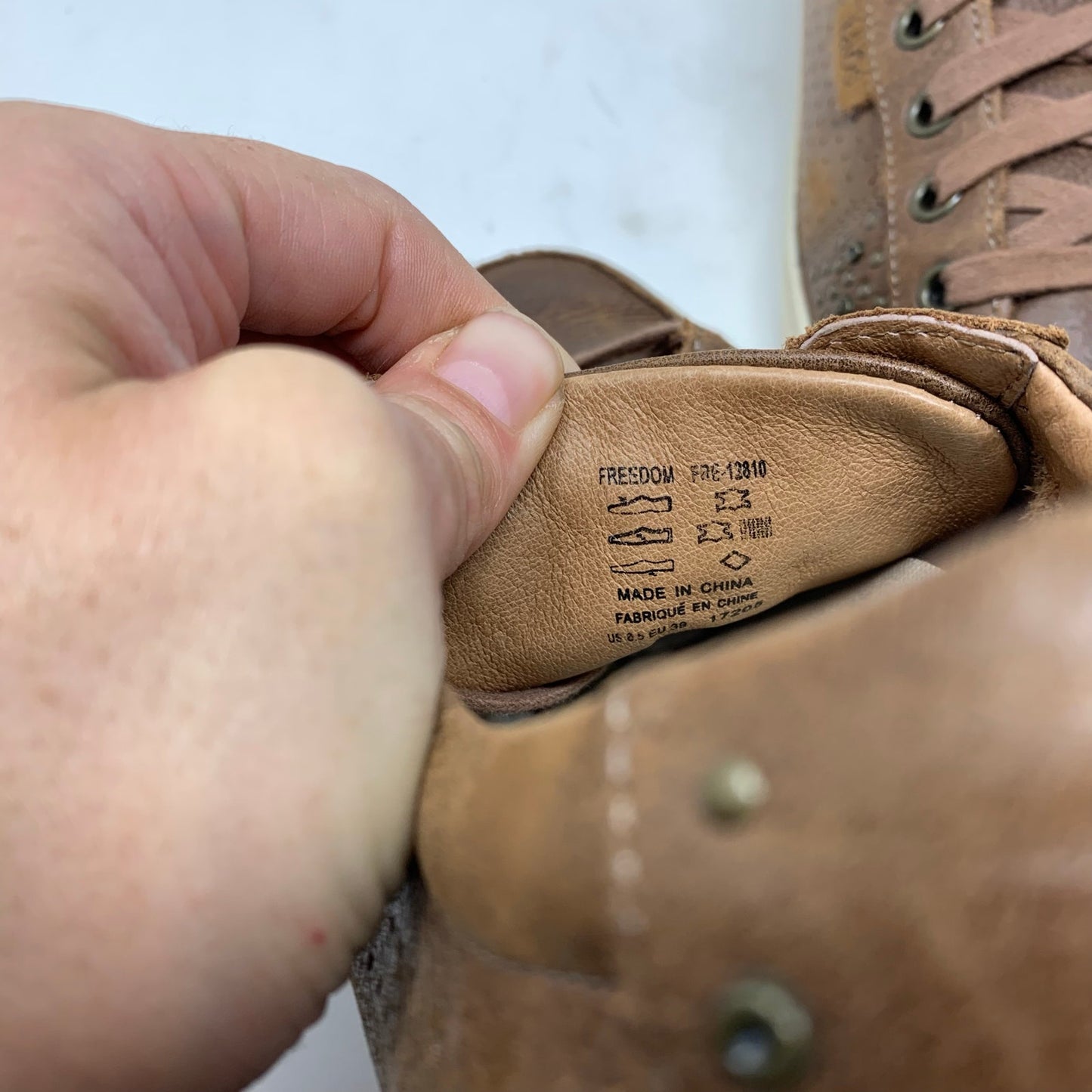 Taos Freedom 8.5 Brown Leather Lace Up Sneakers Studded Distressed Casual