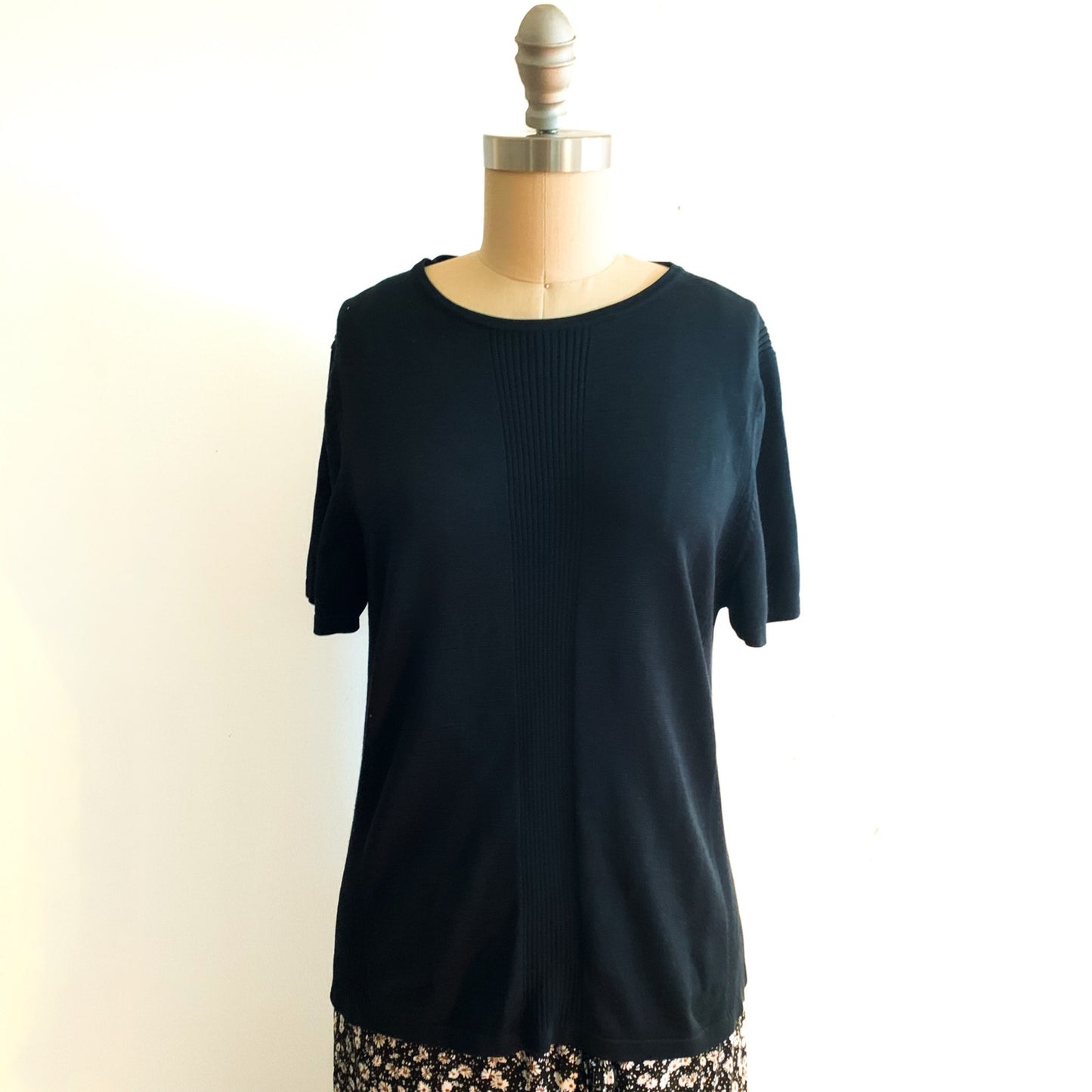 Liz Claiborne Classics Size XL 100% Silk Black Short Sleeve Knit Top Blouse