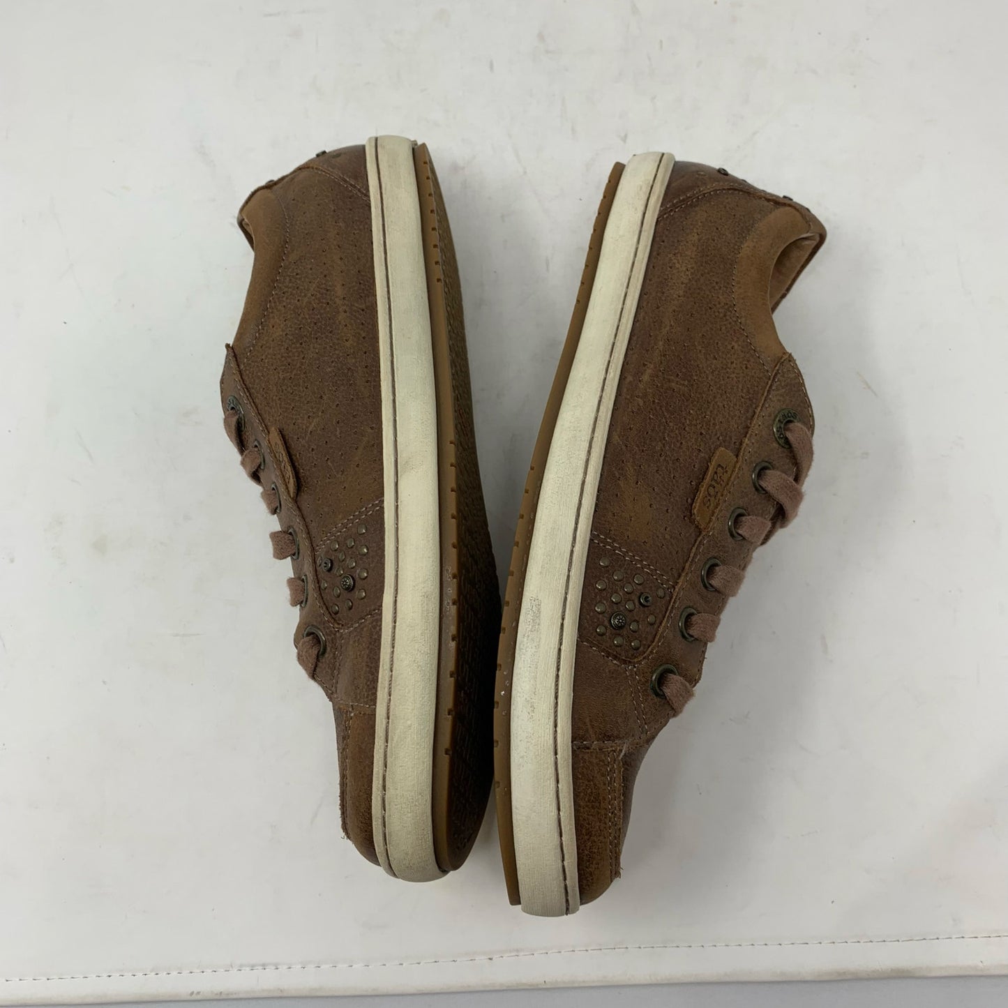 Taos Freedom 8.5 Brown Leather Lace Up Sneakers Studded Distressed Casual