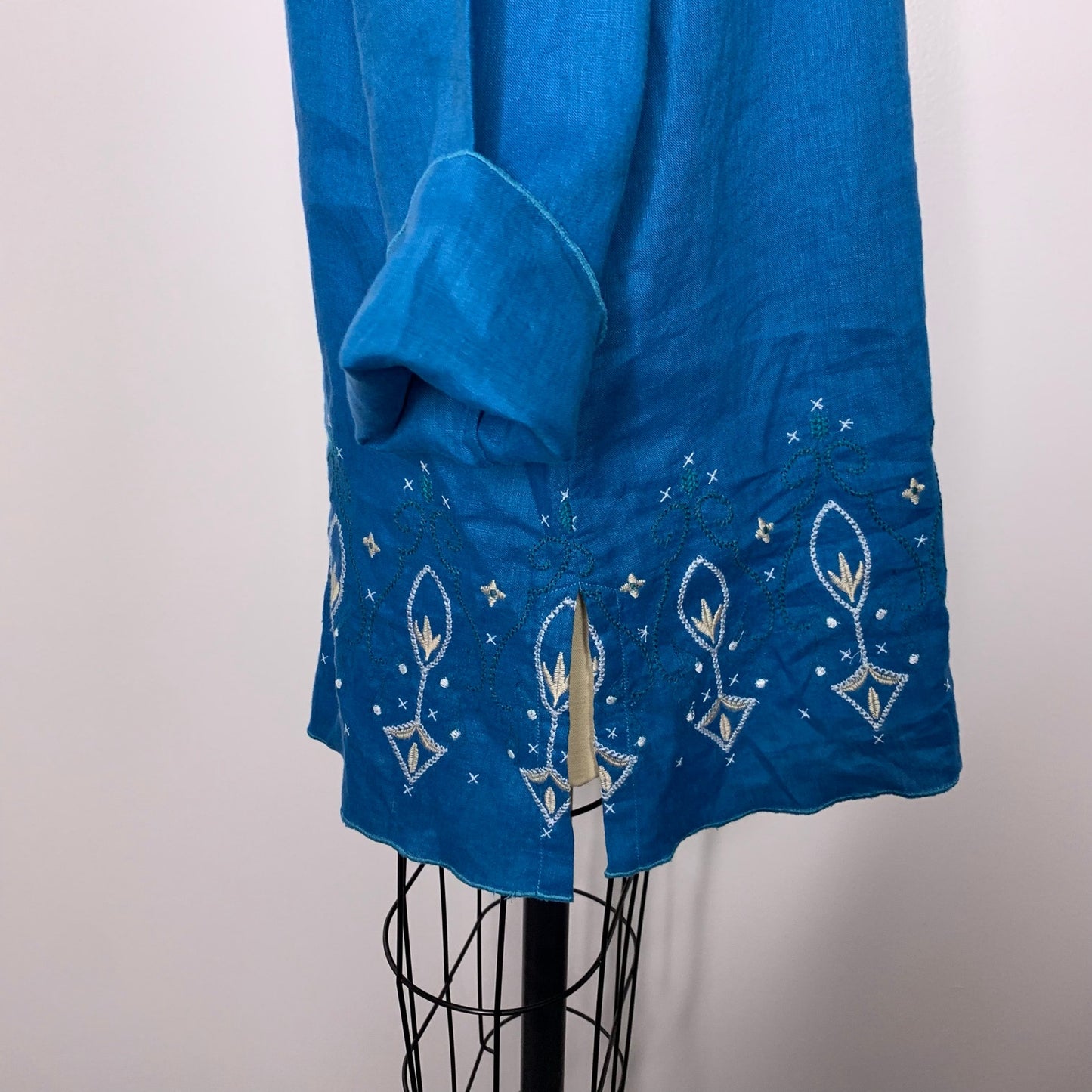 Dana Buchman Size 12 100% Linen Tunic Top Embroidered Teal Blue Long Sleeve