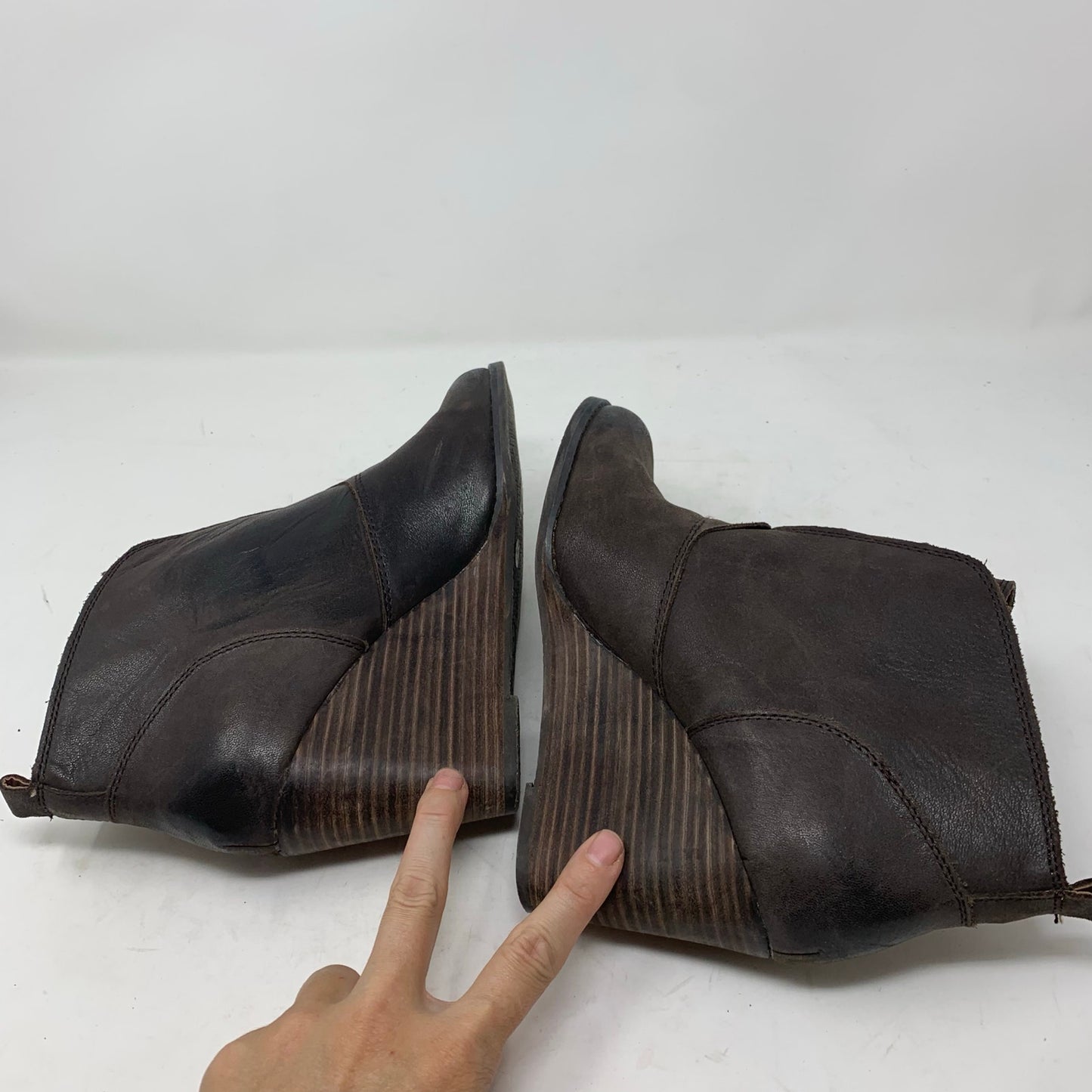 Lucky Brand Yinan Dark Brown Leather Wedge Heel Ankle Boot Bootie Size 8.5