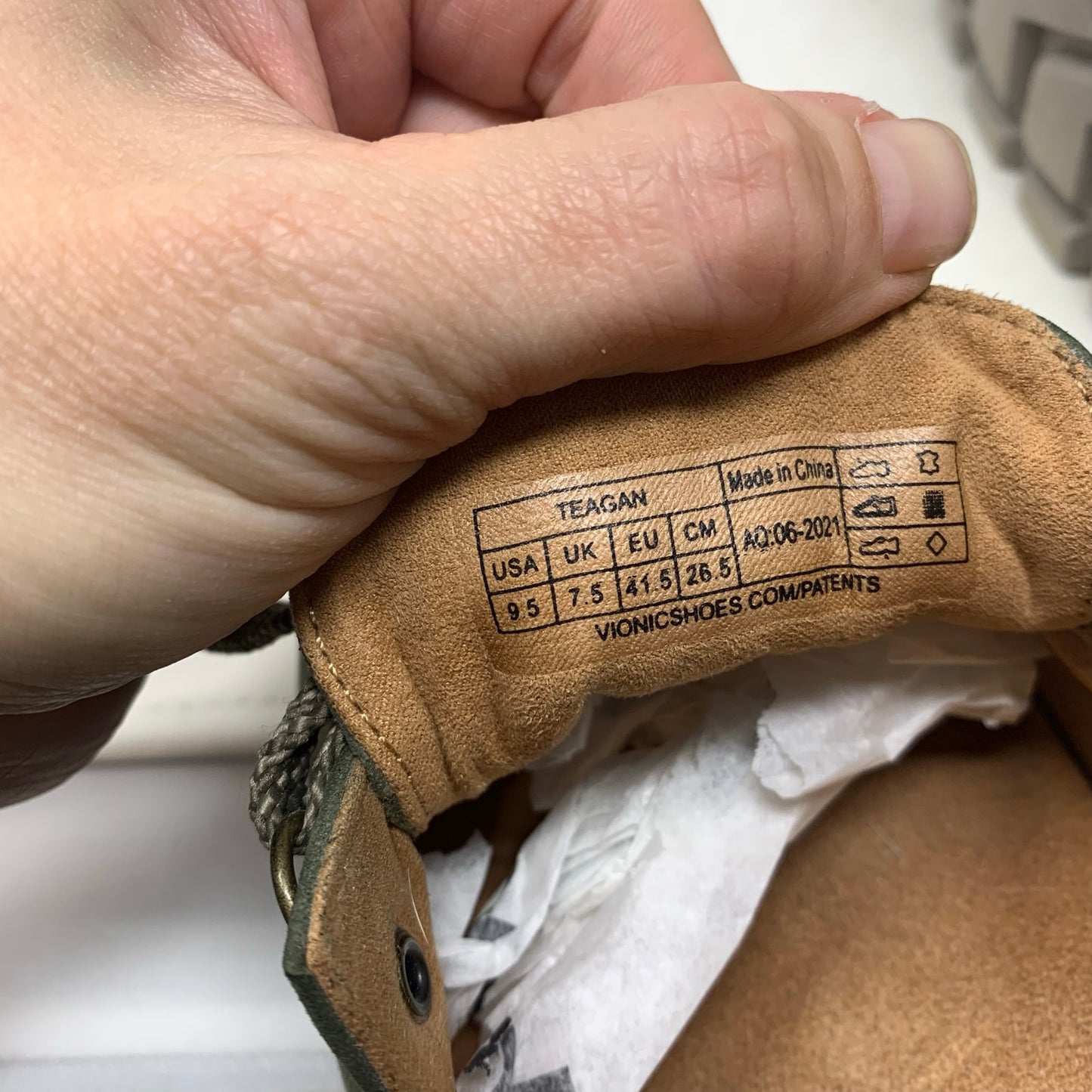 Vionic Teagan Olive Green Suede Loafer Chunky Lug Sole Shoes Oxford Size 9.5