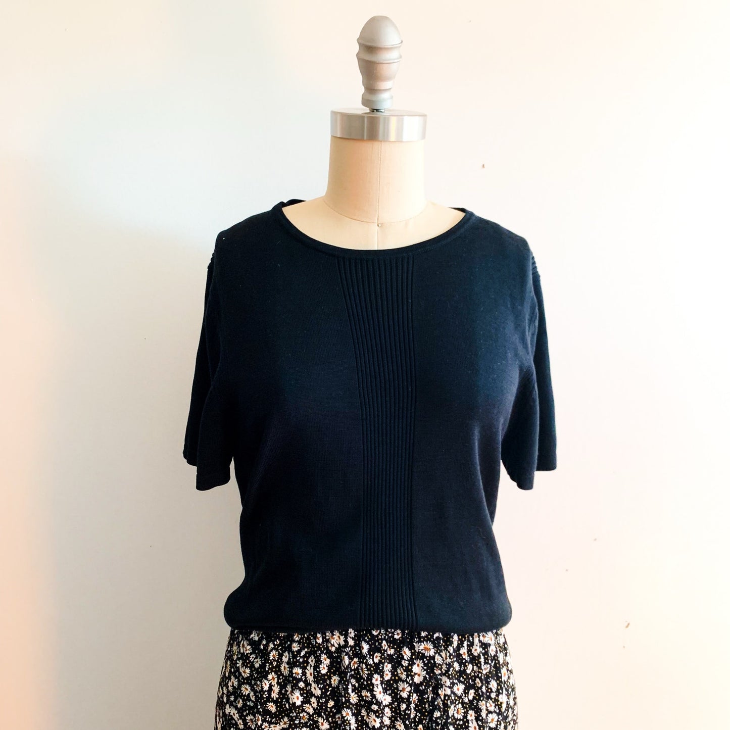 Liz Claiborne Classics Size XL 100% Silk Black Short Sleeve Knit Top Blouse