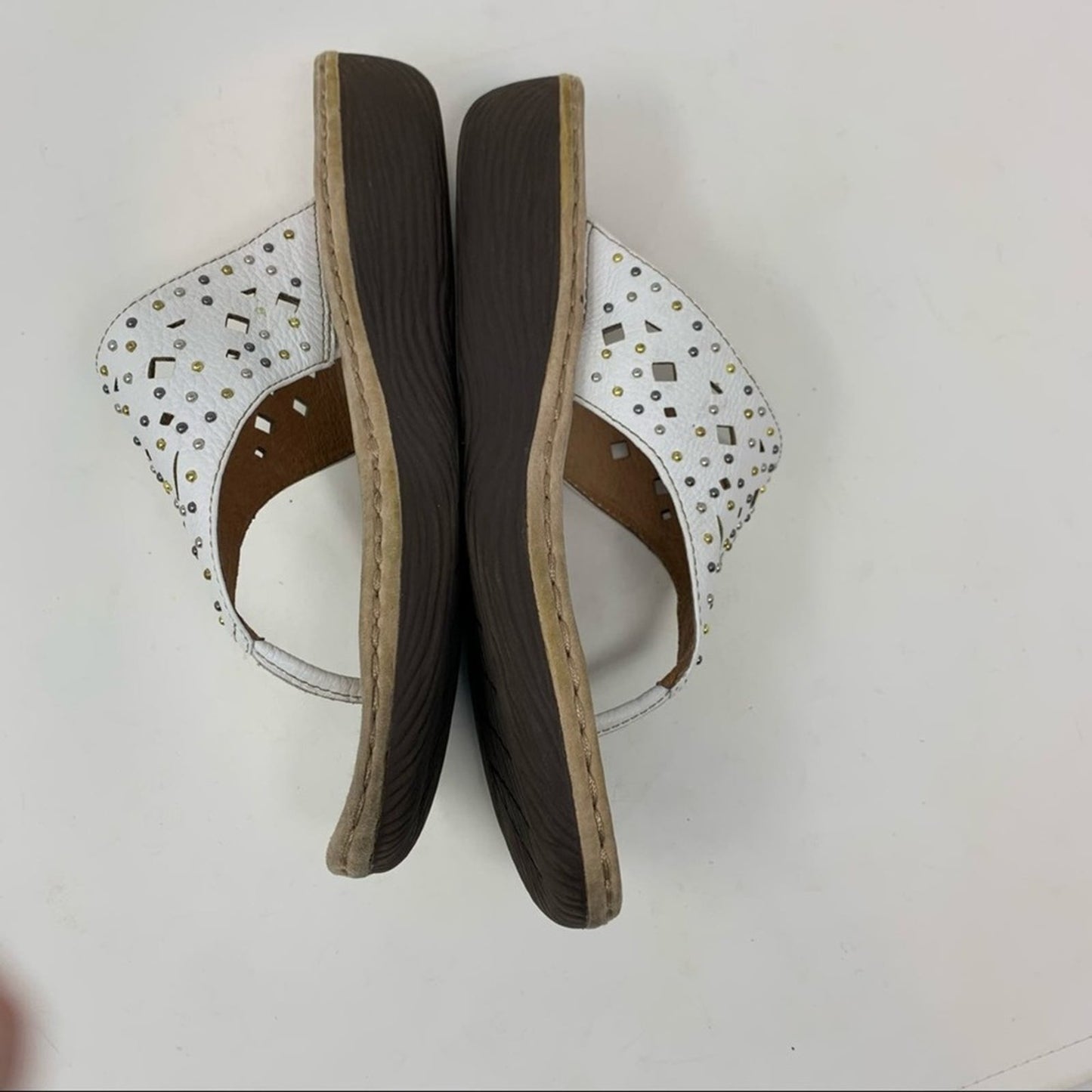 Clarks White Leather Studded Perforated Thong Sandal Flip Flop size 11